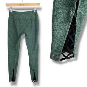 Beyond Yoga Cross It Back High-Rise Green Leggings M - Crisscross, Cropped, Gym